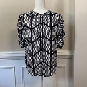 T Tahari Black & White Geometric Dot Short Sleeve Blouse